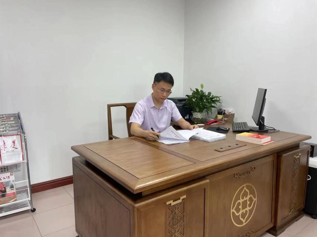 江南注册网（中国区）首页校友许云获评第六届  广东省“人民满意的公务员”称号